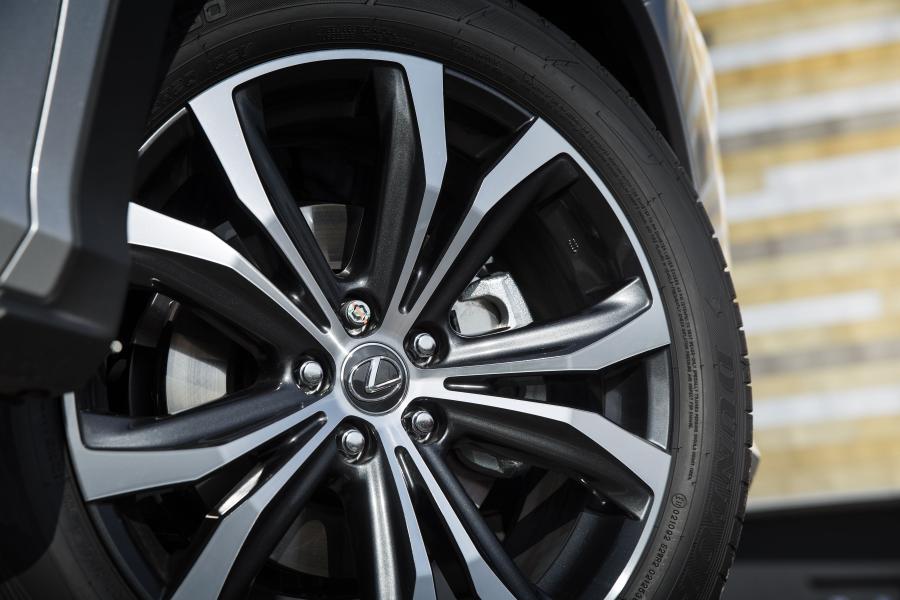 Колеса Lexus RX450hL 2018 года  (UK) (фото 10 из 38)